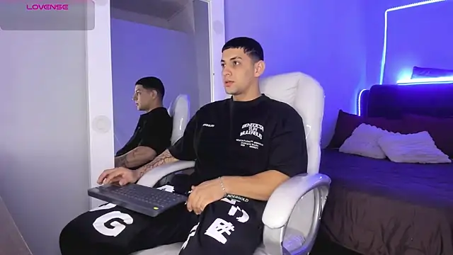 Alex cute77 online show from 06/17/26, 12:07