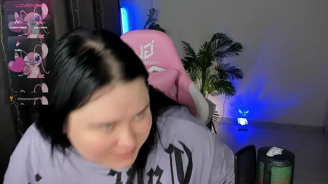 Snapshot of Akemi_BBW chatting on 12/18/25, 04:40 Akemi BBW online show from 12/18/25, 04:40