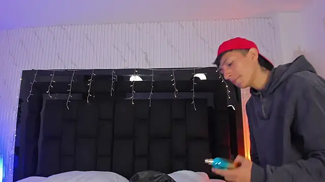 Snapshot of DereckCooperr chatting on 02/08/26, 09:18 DereckCooperr online show from 02/08/26, 09:18