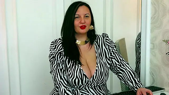 Snapshot of JudithCombs chatting on 01/06/25, 06:36 JudithCombs online show from 01/06/25, 06:36