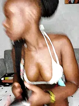 Snapshot of bebygirl143s chatting on 11/20/25, 09:58 bebygirl143s online show from 11/20/25, 09:58