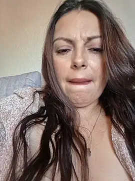 Snapshot of seherlatin chatting on 01/17/26, 09:51 seherlatin online show from 01/17/26, 09:51