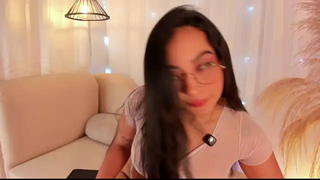 Snapshot of anniesweet02 chatting on 09/30/25, 10:37 anniesweet02 online show from 09/30/25, 10:37