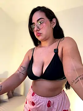 Snapshot of anniesweet02 chatting on 01/16/26, 01:48 anniesweet02 online show from 01/16/26, 01:48