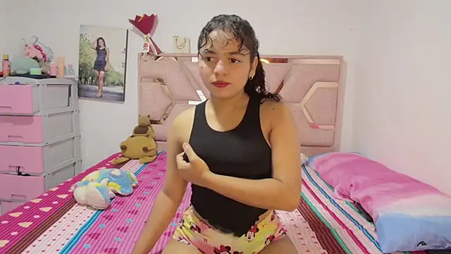 Snapshot of Winnifer_Gonzal chatting on 04/18/26, 04:27 Winnifer Gonzal online show from 04/18/26, 04:27