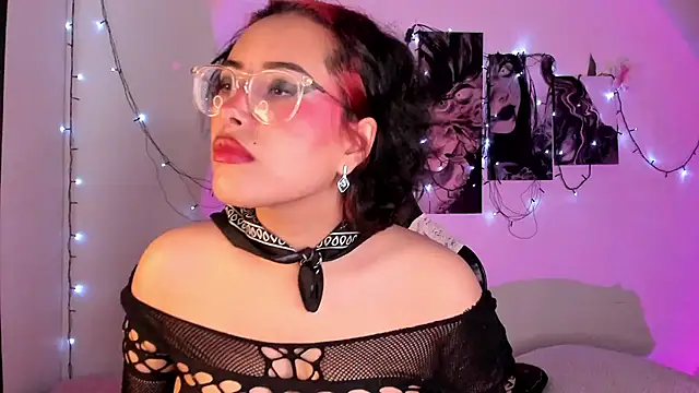 Snapshot of willow_poisson chatting on 09/22/25, 05:26 willow poisson online show from 09/22/25, 05:26