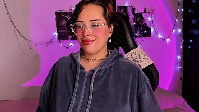 Snapshot of willow_poisson chatting on 11/10/25, 05:23 willow poisson online show from 11/10/25, 05:23