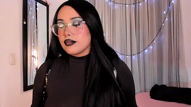 Snapshot of willow_poisson chatting on 06/19/26, 06:01 willow poisson online show from 06/19/26, 06:01