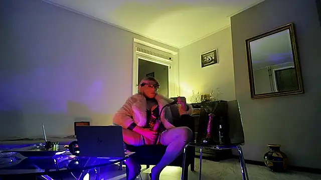 CharlotteVixxens online show from 11/12/25, 12:00