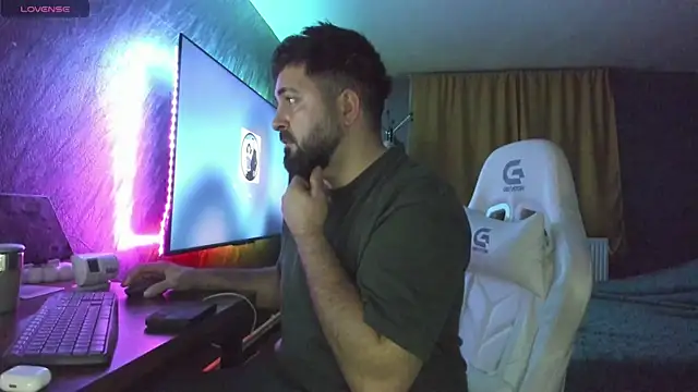 Snapshot of Eduu2322 chatting on 02/04/26, 10:36 Eduu2322 online show from 02/04/26, 10:36