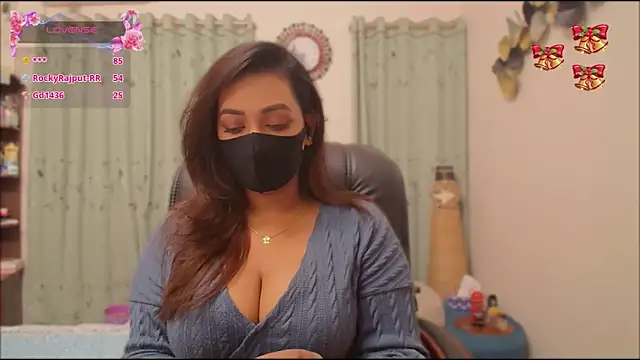 Snapshot of OH-Monica chatting on 12/20/25, 01:29 OH-Monica online show from 12/20/25, 01:29