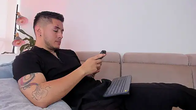 Snapshot of Chriskyle_ chatting on 12/04/24, 01:20 Chriskyle  online show from 12/04/24, 01:20