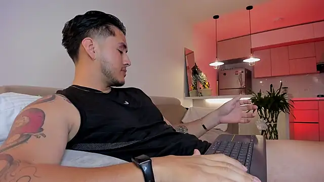 Snapshot of Chriskyle_ chatting on 09/18/25, 12:12 Chriskyle  online show from 09/18/25, 12:12