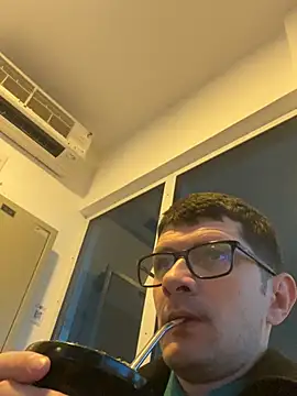Juliano2289 online show from 04/28/26, 02:00