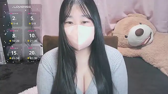 yuinyan3150 online show from 11/23/25, 12:21