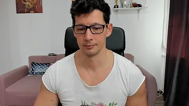 Snapshot of BrutusK08 chatting on 01/10/25, 08:29 BrutusK08 online show from 01/10/25, 08:29
