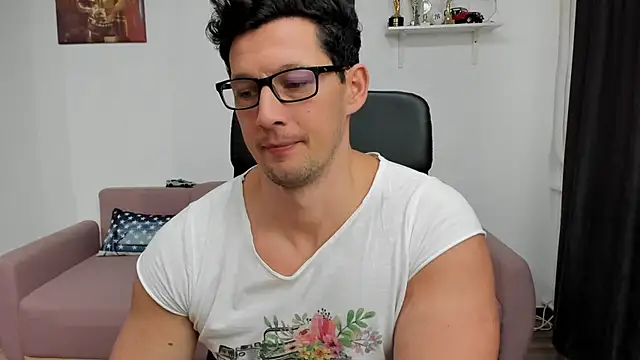 Snapshot of BrutusK08 chatting on 01/13/25, 09:52 BrutusK08 online show from 01/13/25, 09:52