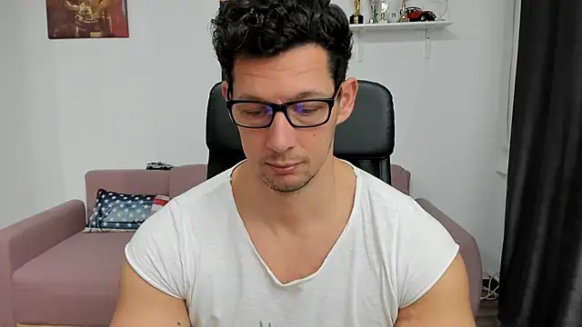 Snapshot of BrutusK08 chatting on 01/14/25, 06:45 BrutusK08 online show from 01/14/25, 06:45