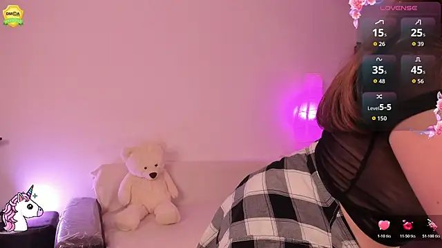 Snapshot of EvaUniporn chatting on 11/29/25, 03:15 EvaUniporn online show from 11/29/25, 03:15