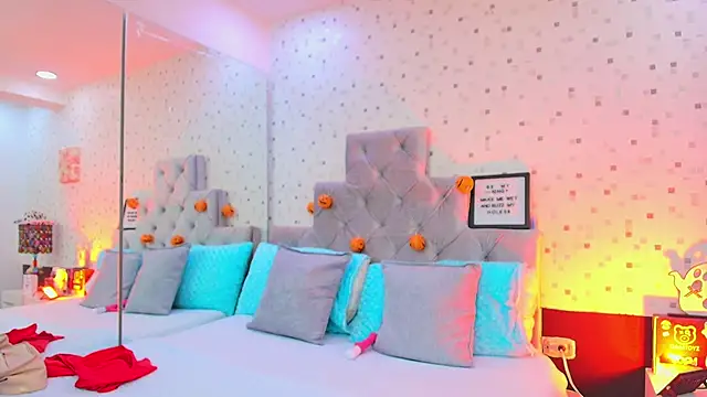 JulietaReyess online show from 10/18/25, 11:55