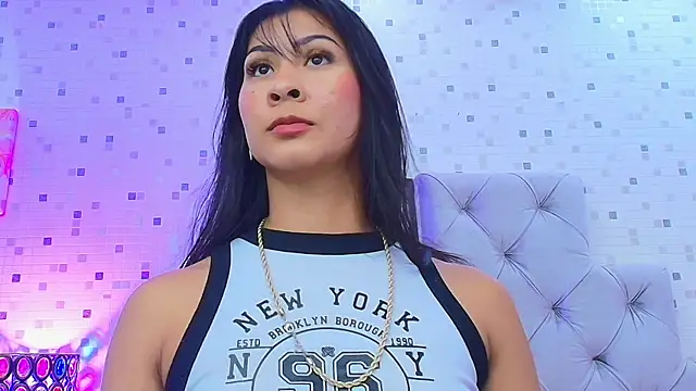 JulietaReyess online show from 11/30/25, 11:47