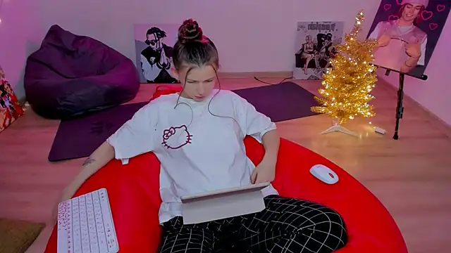 HelloRoxy online show from 12/22/25, 11:24