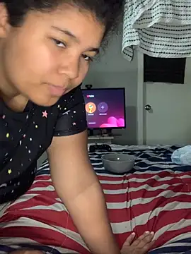 Snapshot of KittyLoroi chatting on 10/29/25, 12:57 KittyLoroi online show from 10/29/25, 12:57
