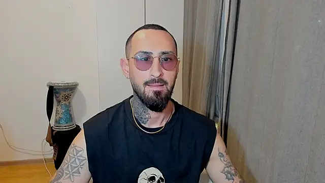 Snapshot of Baddfuckerr chatting on 01/19/25, 05:49 Baddfuckerr online show from 01/19/25, 05:49