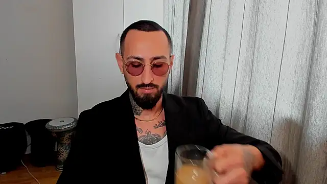 Snapshot of Baddfuckerr chatting on 01/22/25, 12:06 Baddfuckerr online show from 01/22/25, 12:06