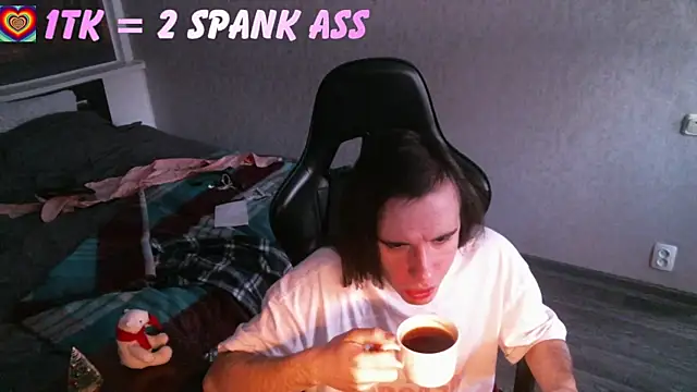 Snapshot of izilizi_23 chatting on 01/18/26, 01:15 izilizi 23 online show from 01/18/26, 01:15