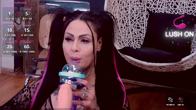 DeniSalome online show from 02/04/25, 10:00