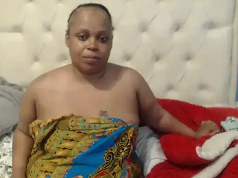 THESHORTQUEEN online show from 11/17/25, 07:52