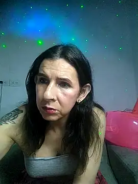 Snapshot of Cameron_puppy chatting on 12/19/25, 04:41 Cameron puppy online show from 12/19/25, 04:41