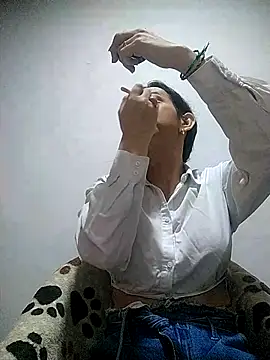 Snapshot of Cameron_puppy chatting on 01/13/26, 05:29 Cameron puppy online show from 01/13/26, 05:29