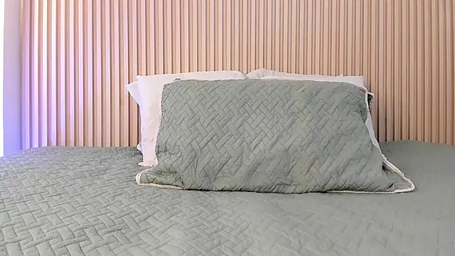 daiana curly online show from 10/08/25, 07:33