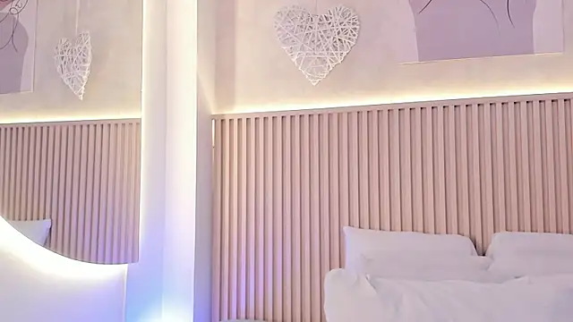 daiana curly online show from 10/17/25, 07:38