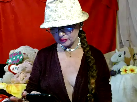 hottieperla online show from 04/15/26, 07:58