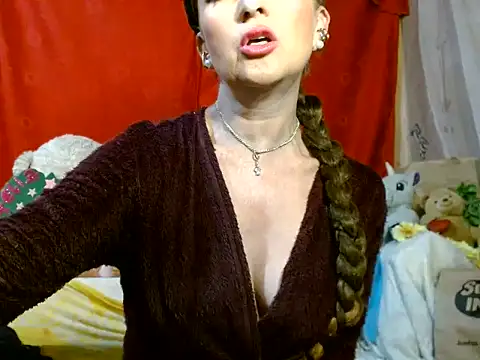 hottieperla online show from 06/07/26, 04:00