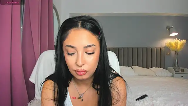 Snapshot of Awesome_Jolie chatting on 09/11/25, 05:51 Awesome Jolie online show from 09/11/25, 05:51