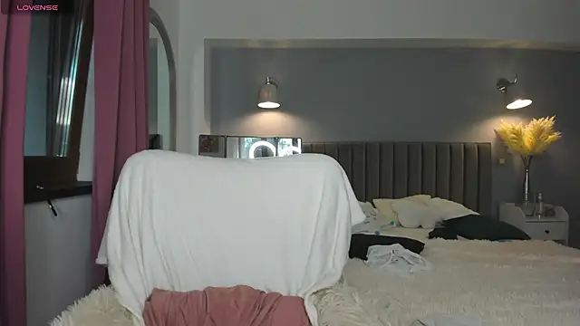 Snapshot of Awesome_Jolie chatting on 09/17/25, 07:10 Awesome Jolie online show from 09/17/25, 07:10