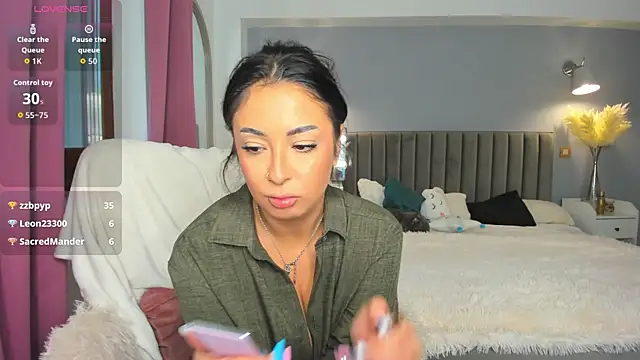 Snapshot of Awesome_Jolie chatting on 10/03/25, 10:23 Awesome Jolie online show from 10/03/25, 10:23