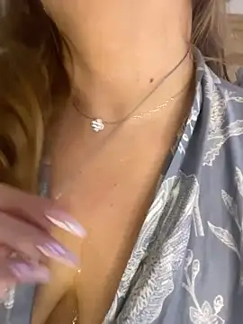 Snapshot of AurorHarris chatting on 11/17/25, 12:11 AurorHarris online show from 11/17/25, 12:11