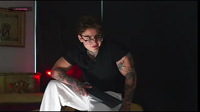 dantecoppolaa  online show from 11/08/25, 08:07