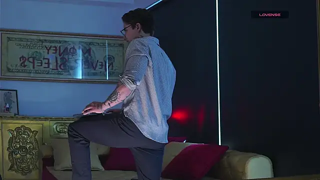 dantecoppolaa  online show from 11/16/25, 07:19