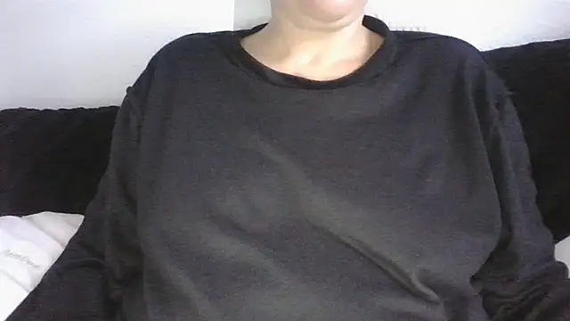 Snapshot of DragoneSFR chatting on 11/19/25, 07:41 DragoneSFR online show from 11/19/25, 07:41