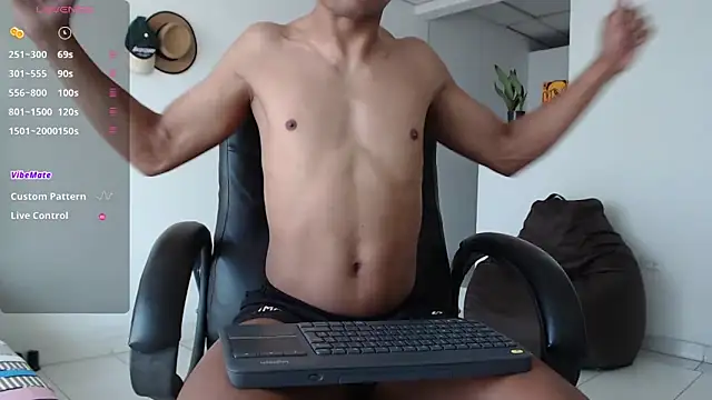 Snapshot of Aaronblack1_ chatting on 09/15/25, 02:17 Aaronblack1 online show from 09/15/25, 02:17