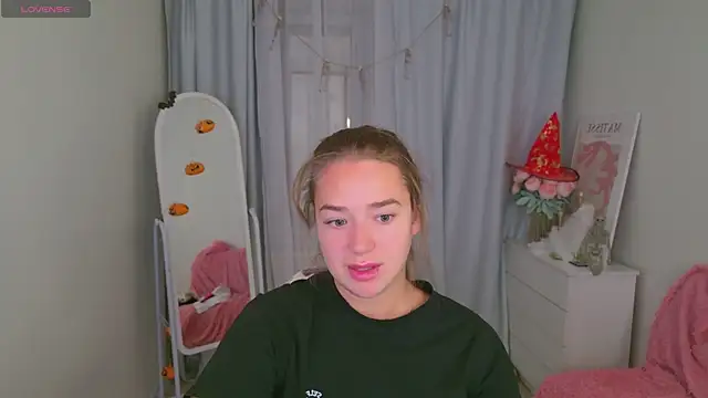 LovelyJessie online show from 10/24/25, 02:02