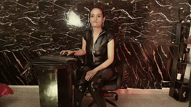 Snapshot of Julieta_Wall_ chatting on 09/14/25, 10:31 Julieta Wall  online show from 09/14/25, 10:31