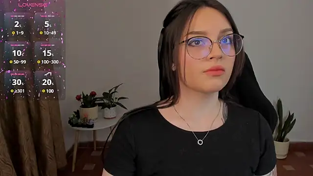 Snapshot of anaveleeez chatting on 12/08/24, 08:20 anaveleeez online show from 12/08/24, 08:20