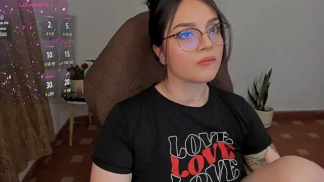 Snapshot of anaveleeez chatting on 12/18/24, 11:30 anaveleeez online show from 12/18/24, 11:30